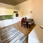 Tolle Zentrale Stadtwohnung In Berlin-weißensee-prenzlauer Berg Apartment *