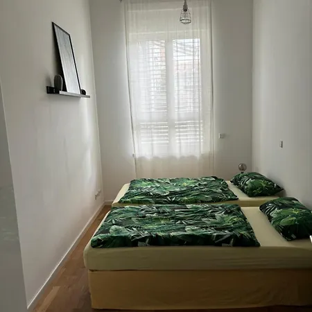 Tolle Zentrale Stadtwohnung In Berlin-weißensee-prenzlauer Berg * Berlin