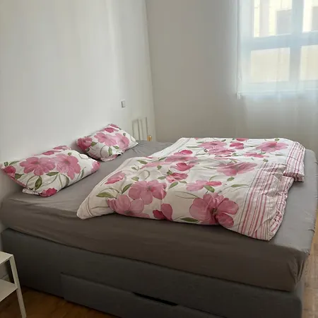 Tolle Zentrale Stadtwohnung In Berlin-weissensee-prenzlauer Berg Berlim