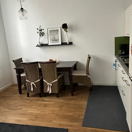 Tolle Zentrale Stadtwohnung In Berlin-weissensee-prenzlauer Berg Берлин