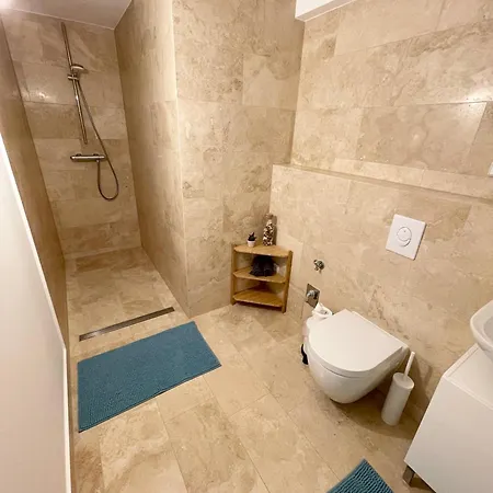 Apartment Tolle Zentrale Stadtwohnung In Berlin-weissensee-prenzlauer Berg Berlin