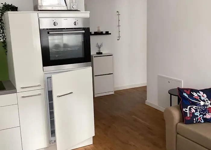 Tolle Zentrale Stadtwohnung In Berlin-weissensee-prenzlauer Berg *